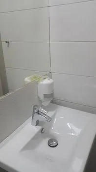 Center לינה וארוחת בוקר 3*