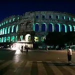 Center 3* Pula