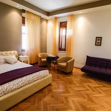 Center Bed & Breakfast Pula