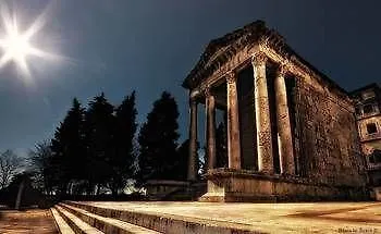 Center 3* Pula
