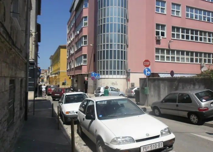 Center Bed & Breakfast Pula