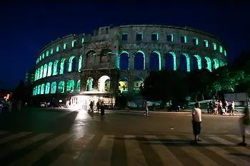 Center 3* Pula